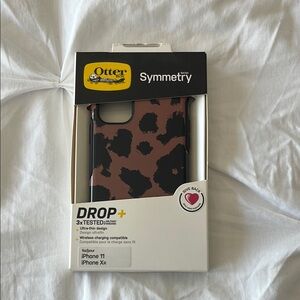 OtterBox iPhone 11 Leopard case black and brown